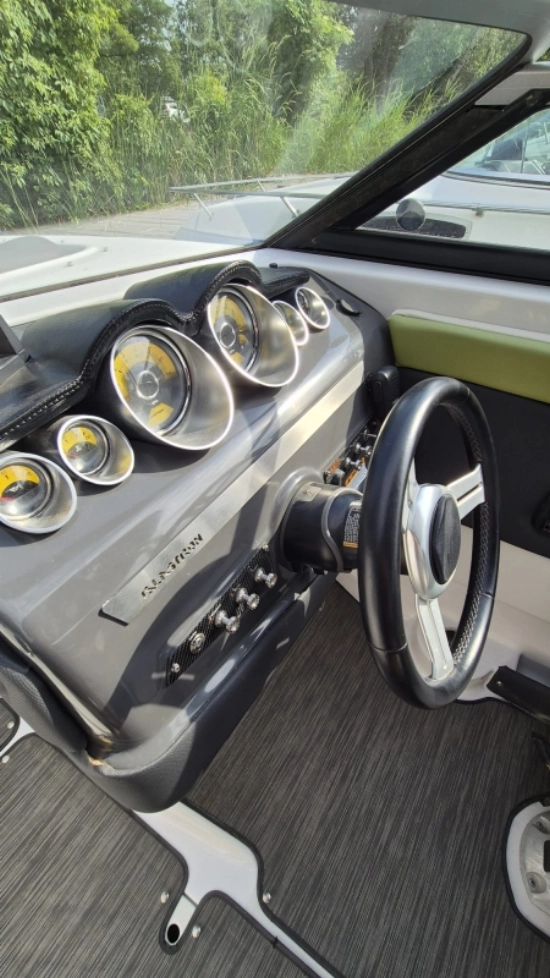 Glastron 245 GTS novos à venda