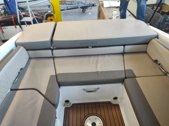 Bayliner VR6 Cuddy usado à venda