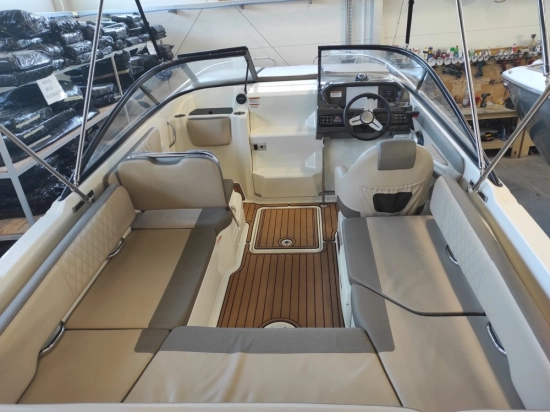 Bayliner VR6 Cuddy usado à venda