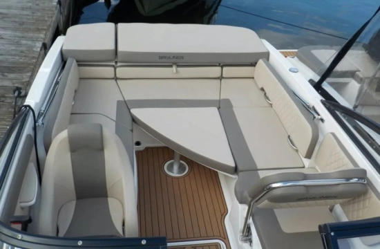 Bayliner VR6 Cuddy usado à venda