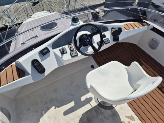 Galeon 290 Fly usado à venda