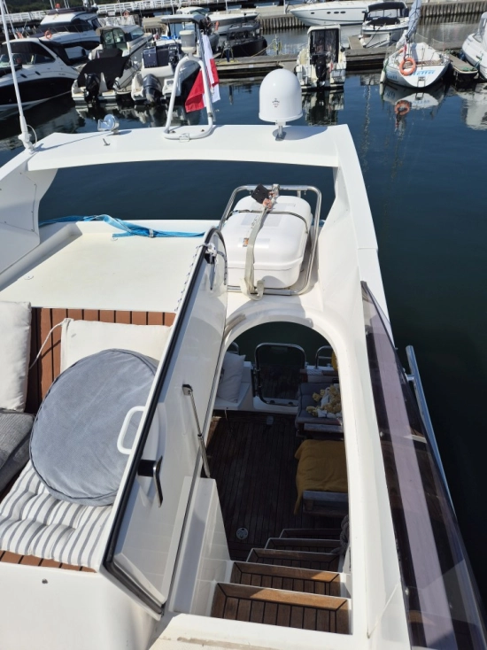 Galeon 290 Fly usado à venda