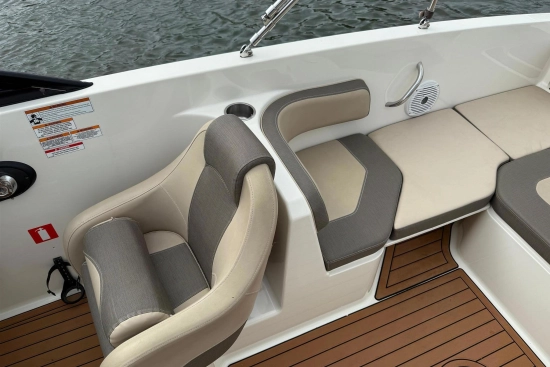 Bayliner VR6 usado à venda