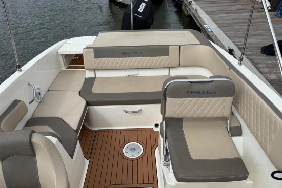 Bayliner VR6 usado à venda