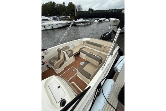 Bayliner VR6 usado à venda