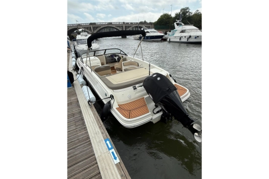 Bayliner VR6 usado à venda
