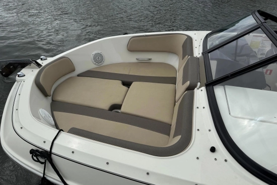 Bayliner VR6 usado à venda