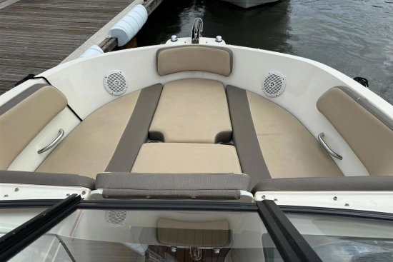 Bayliner VR6 usado à venda