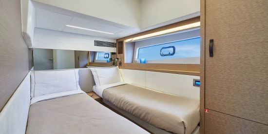 Prestige 590 Fly usata in vendita