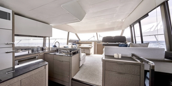 Prestige 590 Fly usata in vendita
