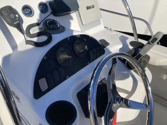 Boston Whaler 210 Outrage de segunda mano en venta