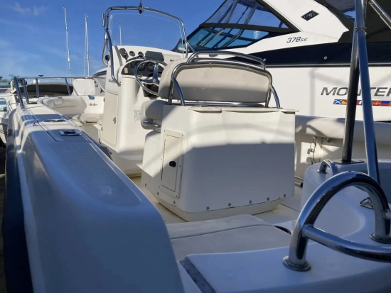 Boston Whaler 210 Outrage de segunda mano en venta