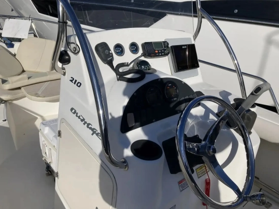 Boston Whaler 210 Outrage de segunda mano en venta