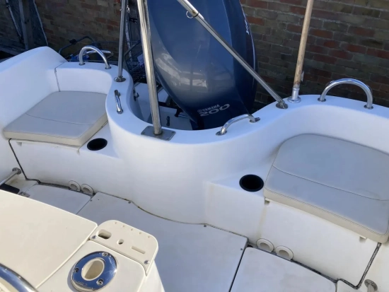 Boston Whaler 210 Outrage de segunda mano en venta