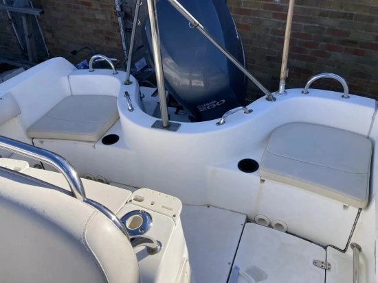 Boston Whaler 210 Outrage de segunda mano en venta