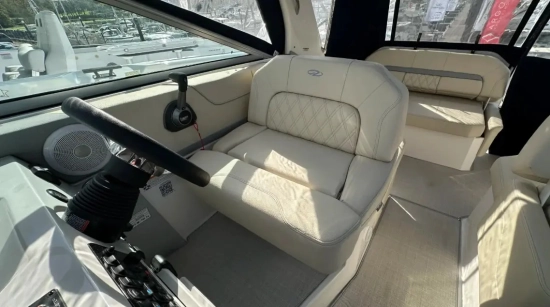 Regal 26 Express Cruiser nuova in vendita