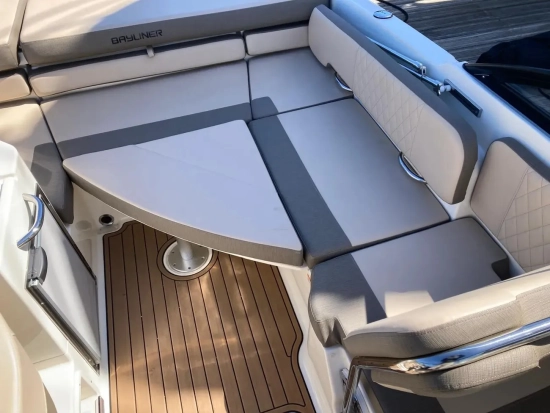 Bayliner VR6 Cuddy Outboard usado à venda