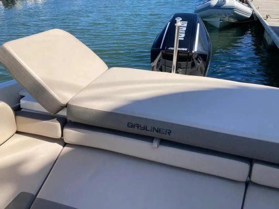 Bayliner VR6 Cuddy Outboard usado à venda