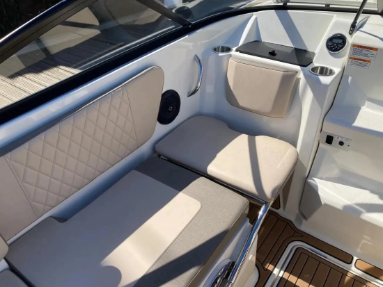 Bayliner VR6 Cuddy Outboard usado à venda