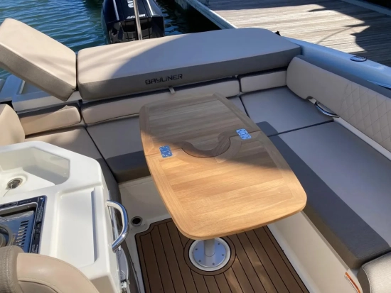 Bayliner VR6 Cuddy Outboard usado à venda