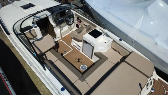 Bayliner VR6 Cuddy Outboard usado à venda
