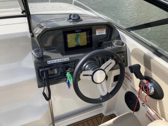 Bayliner VR6 Cuddy Outboard usado à venda