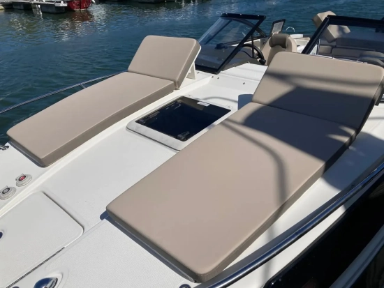 Bayliner VR6 Cuddy Outboard usado à venda