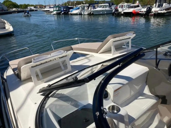 Bayliner VR6 Cuddy Outboard usado à venda