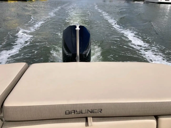 Bayliner VR6 Cuddy Outboard usado à venda