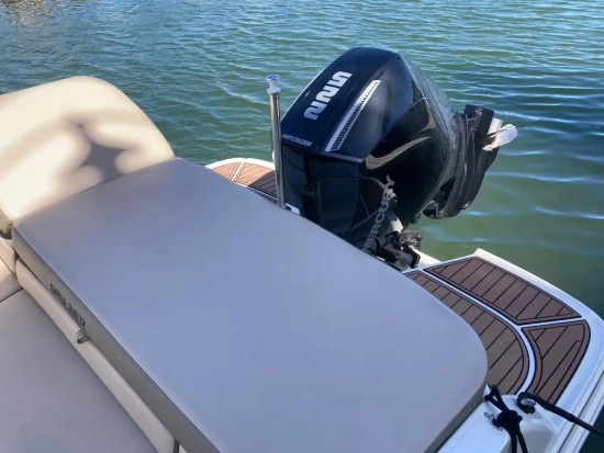 Bayliner VR6 Cuddy Outboard usado à venda