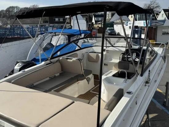 Bayliner VR6 Cuddy Outboard usado à venda