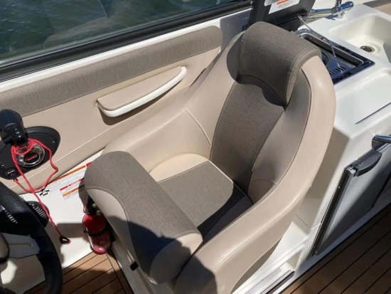 Bayliner VR6 Cuddy Outboard usado à venda
