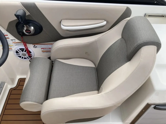 Bayliner VR6 Cuddy Outboard usata in vendita