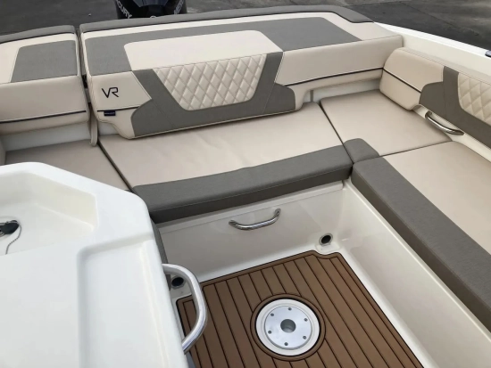 Bayliner VR6 Cuddy Outboard usata in vendita