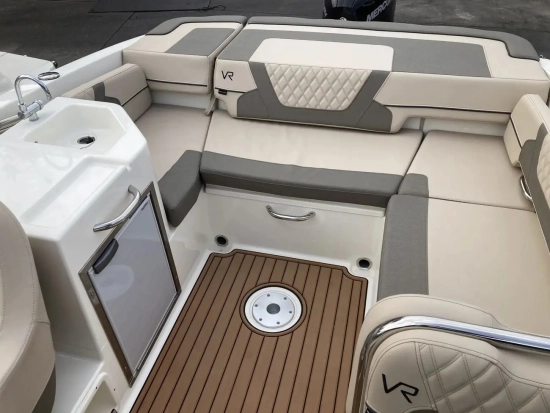 Bayliner VR6 Cuddy Outboard usata in vendita