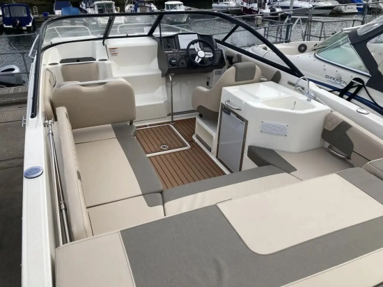 Bayliner VR6 Cuddy Outboard usata in vendita