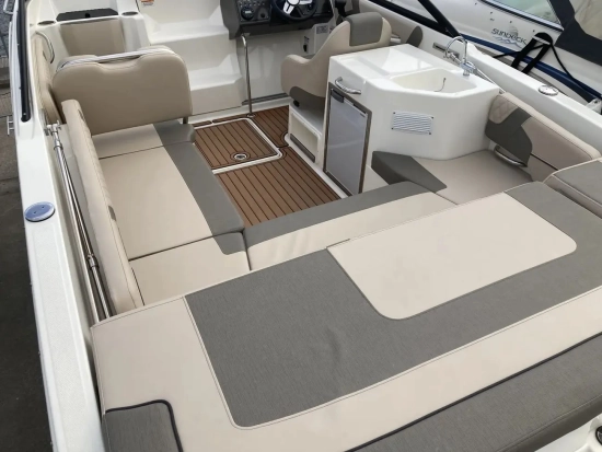 Bayliner VR6 Cuddy Outboard usata in vendita