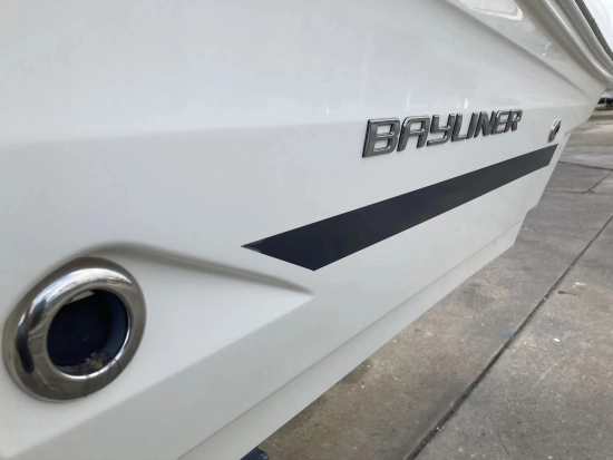 Bayliner VR6 Cuddy Outboard usata in vendita