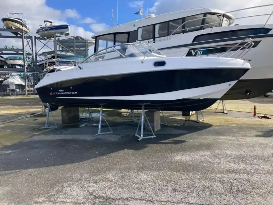 Oceanmaster 660 Bow Rider usado à venda