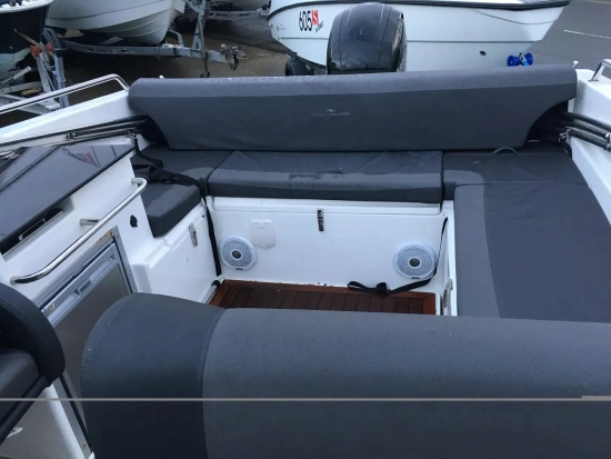 Oceanmaster 660 Bow Rider usado à venda