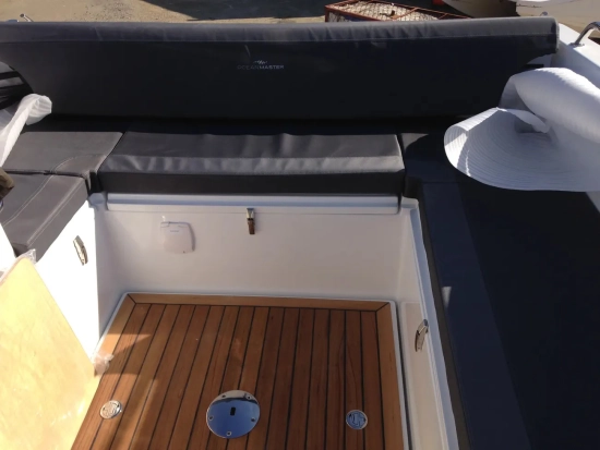 Oceanmaster 660 Bow Rider usado à venda