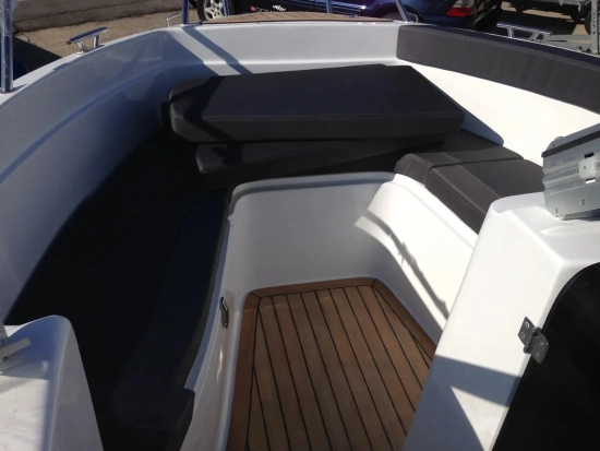 Oceanmaster 660 Bow Rider usado à venda