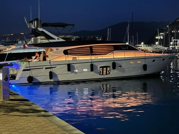 Ferretti 630 usado à venda