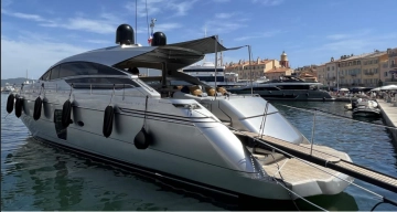 Pershing 64 usata in vendita