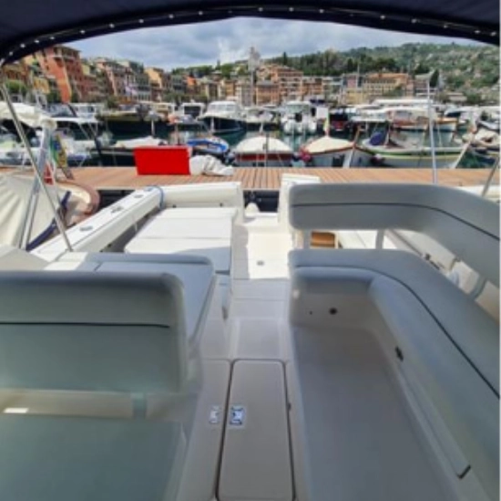 Tiara 2900 Coronet de segunda mano en venta