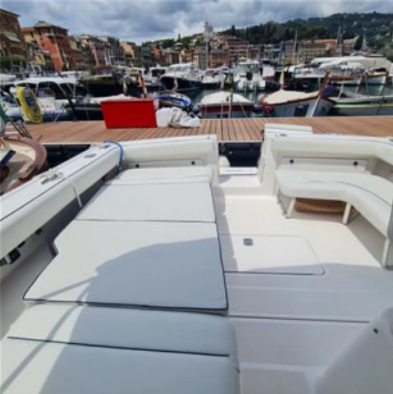 Tiara 2900 Coronet de segunda mano en venta