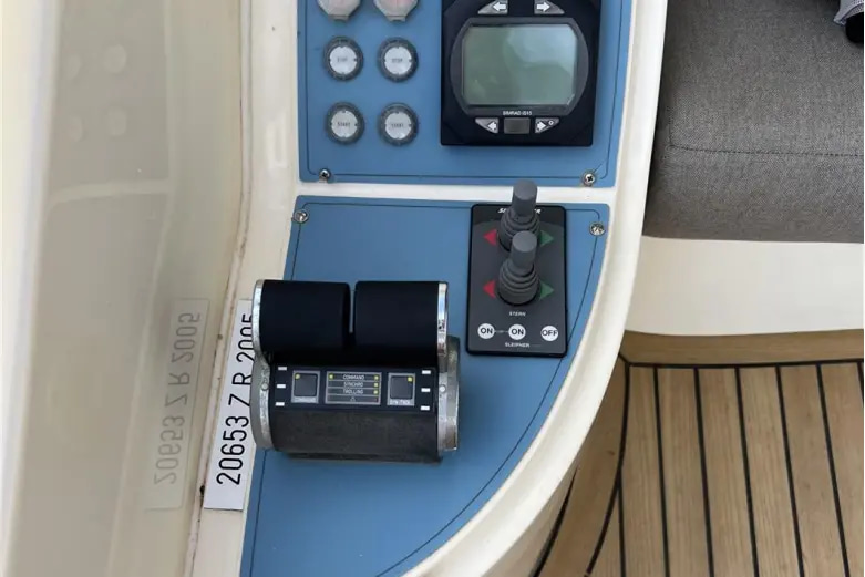 Mochi Craft 74 Dolphin usata in vendita