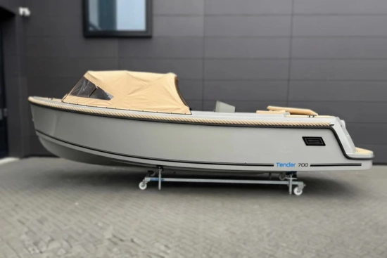 Aqua 24 T7 700 tender nuova in vendita