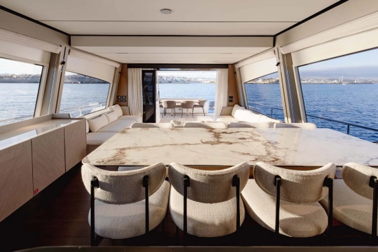 Ferretti 720 usado à venda