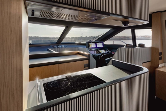 Ferretti 720 usado à venda